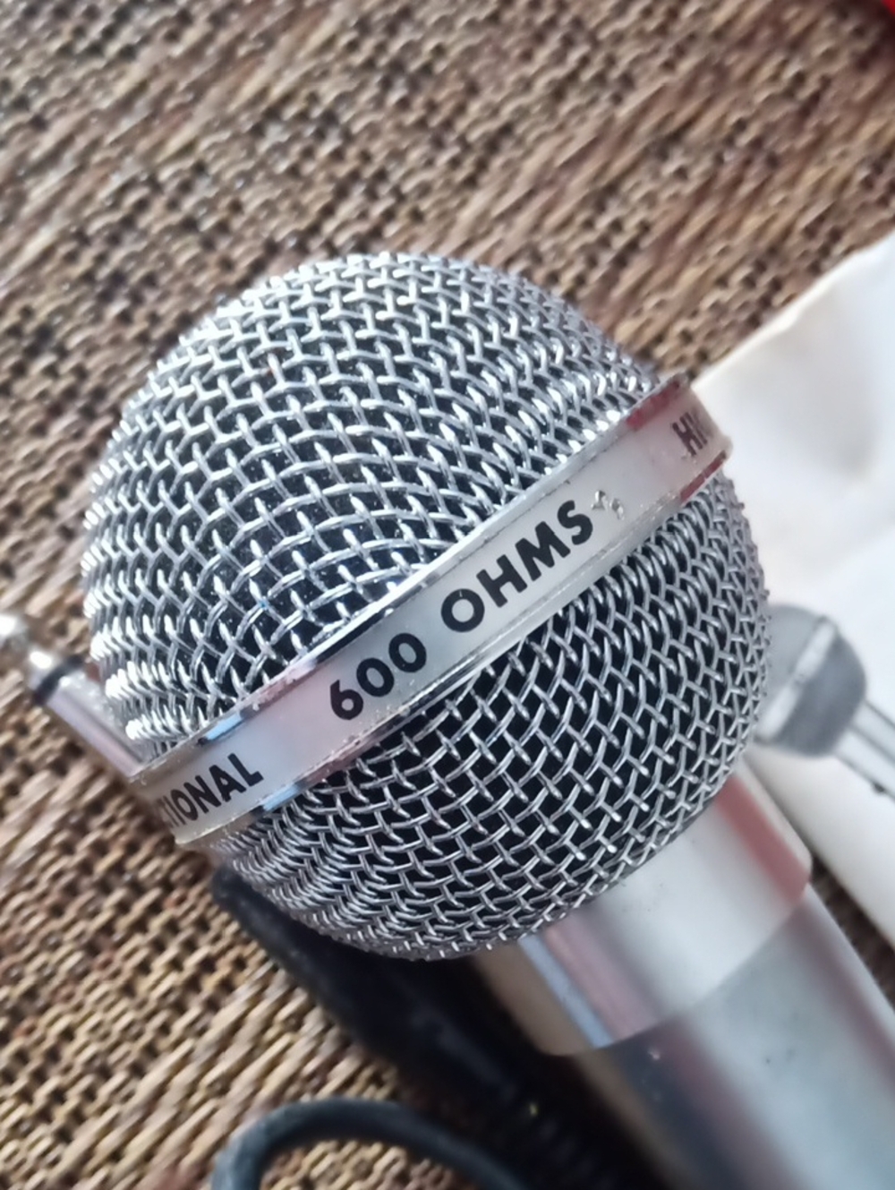 Realistic Highball-2 Dynamic Microphone - Picture 3 of 6